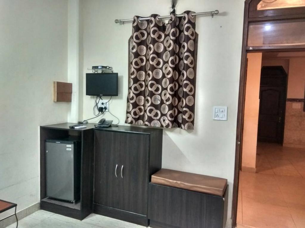 Hotel Pearl Plaza Ню Делхи Екстериор снимка